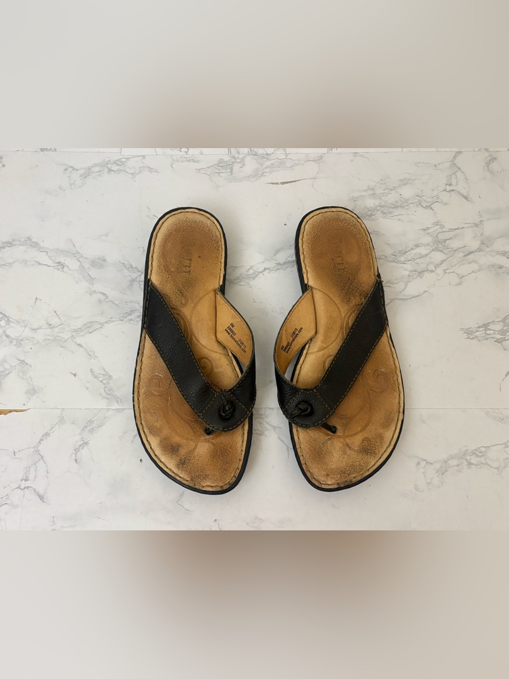 Born Womens Size 8/39 Thong Flip Flop Sandals Black Leather Opanka Slides B86803